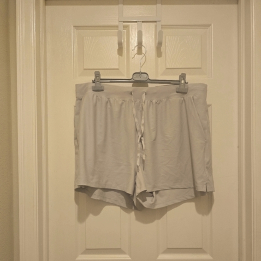 NWOT Old Navy High Rise Power Soft Light Gray Shorts Size XXL 2X